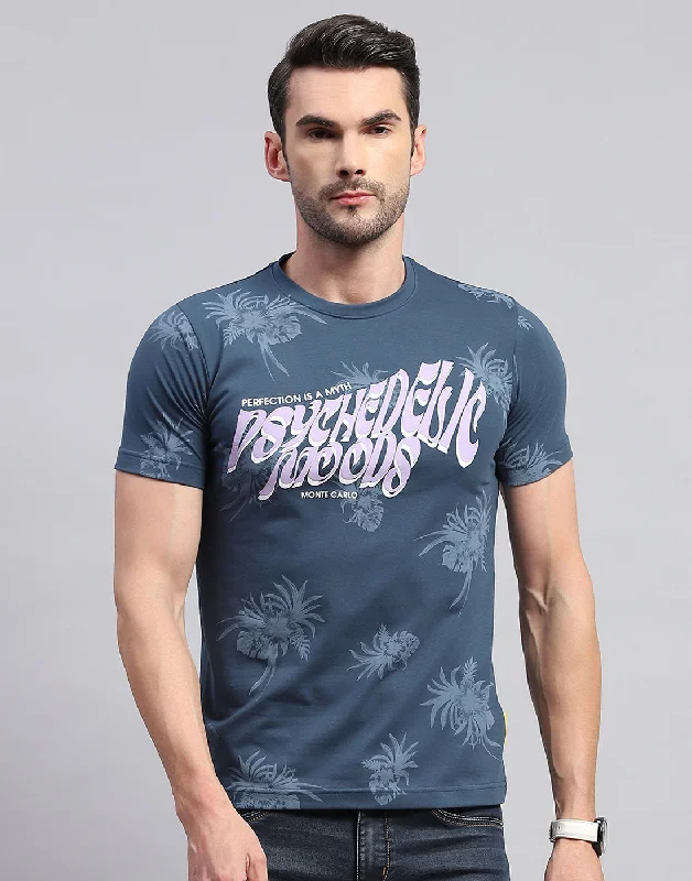 Men's breathable performance t-shirt-Men Blue Floral Print Round Neck Half Sleeve T-Shirt