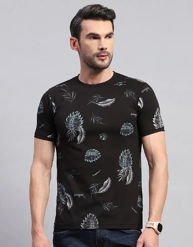 Men's versatile fitness t-shirt-Men Black Floral Print Round Neck Half Sleeve T-Shirt