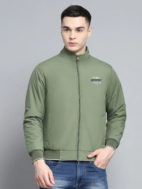 Men's waterproof jacket-Men's versatile fitness t-shirt-Men Green Solid Mock Neck Full Sleeve Jacket