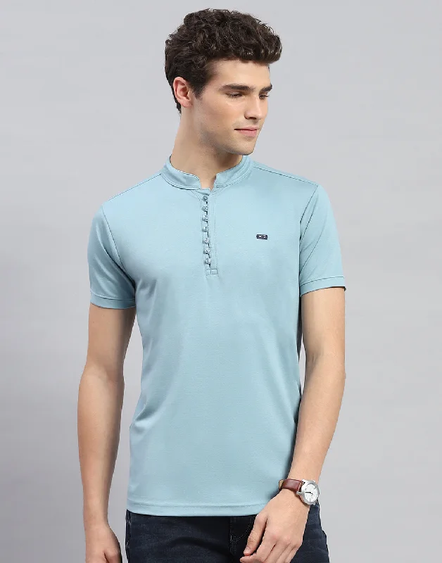 Men's versatile fitness t-shirt-Men Sky Blue Solid  Mandarin Neck Half Sleeve T-Shirt