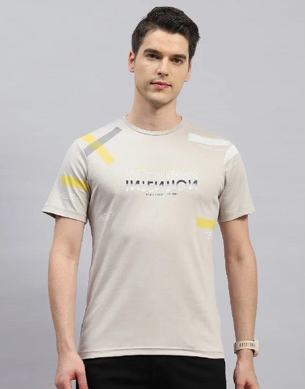 Men's sustainable athletic t-shirt-Men Beige Printed Round Neck Half Sleeve T-Shirt