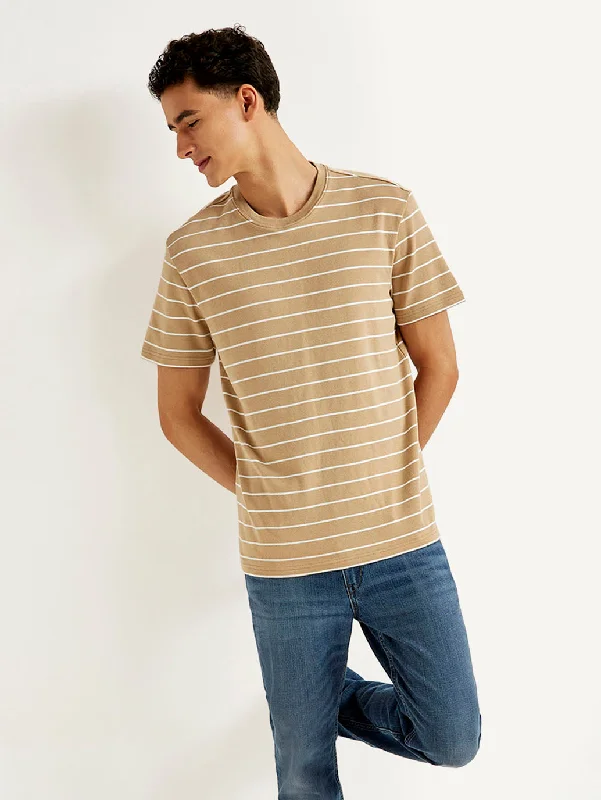 Men's fashion-forward activewear t-shirt-Men's Striped Slim Fit T-shirt